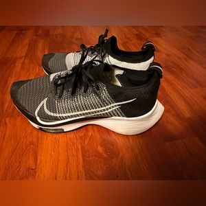 Nike Air Zoom Tempo FK Flyknit running shoes in youth size 6 or women's 7